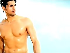 Bollywood actor Sidharth Malhotra Nude