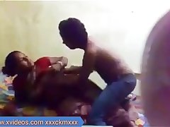 Indian married aunty sex secret video recording in boy bedroom