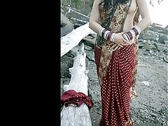 Desi Sexy Bhabhi honeymoon viral in SARI videos