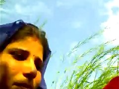 Hot n Sexy Bhabhi wid BF in Khet Scandal wid Audio 6 Mins