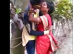Indian Aunty caught kissing in park - 20 sec   xvideos.com d28b9e91ad6f1a91