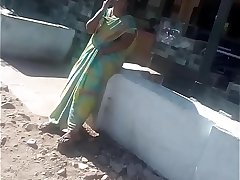 SATIN SILK SARE AUNTY FINGERING IN PUBLIC