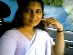 VID-20070525-PV0001-Kerala Kadakavur (IK) Malayalam 38 yrs old married housewife aunty showing her boobs to her illegal lover in car sex porn video